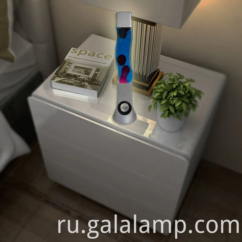 Высококачественная спальня с красочной лавовой лампой и светом